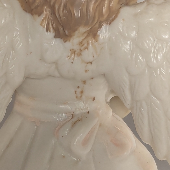 Vintage Angel Musical Figurine.  Plays Away In A Manger. - Picture 9 of 16